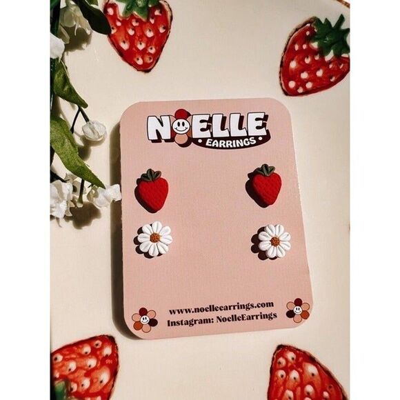 Strawberry & Daisy NEW Stud Pack Earrings - Picture 1 of 1